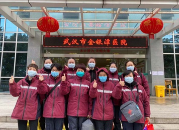 2020年2月4日，福建省支援武汉神经内科专科护士在武汉市金银潭医院合影