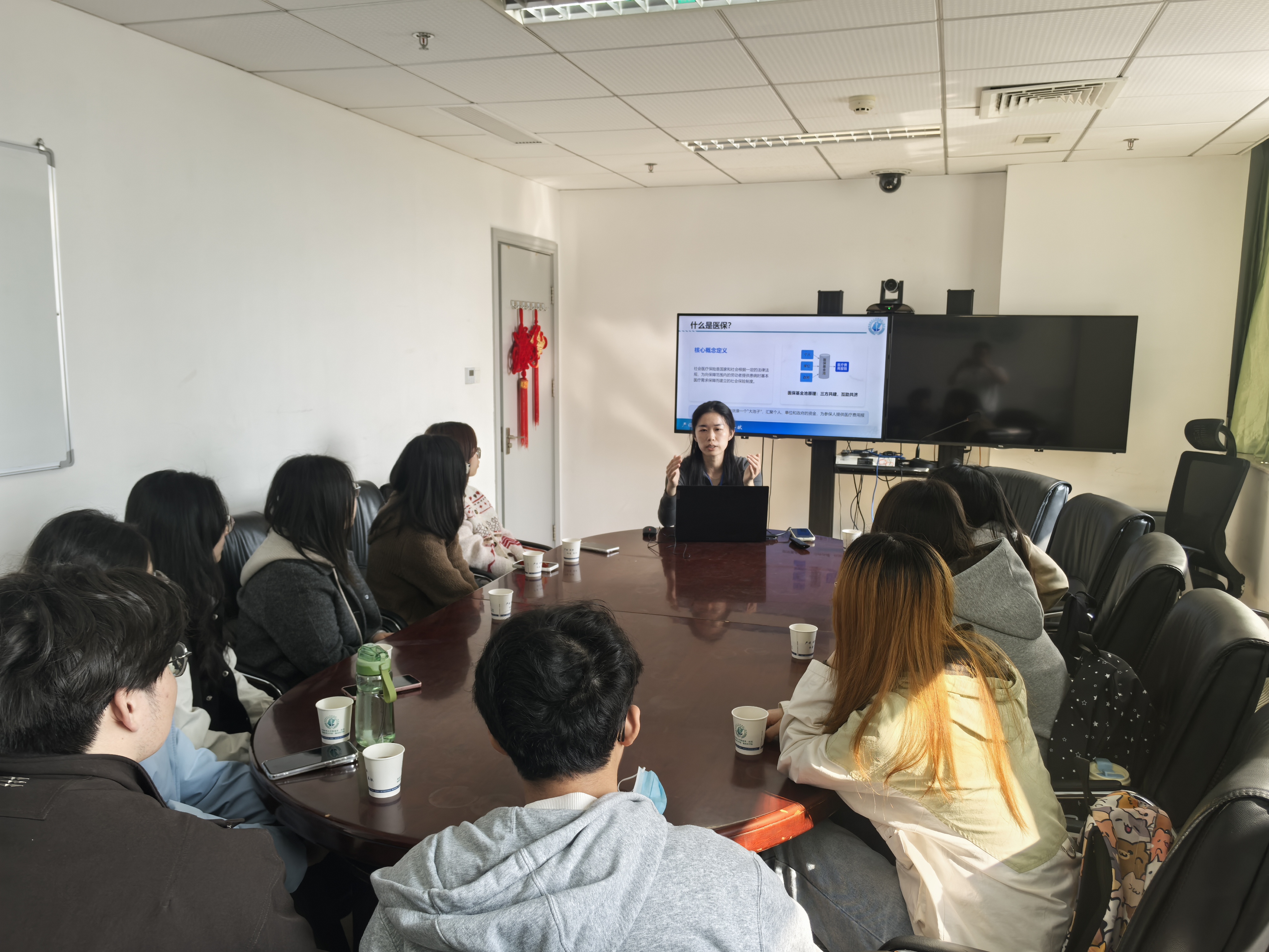 医教协同育英才 医保见习启新程 ——福建医科大学首届医疗保险专业学生来到福医附一医院开展见习活动