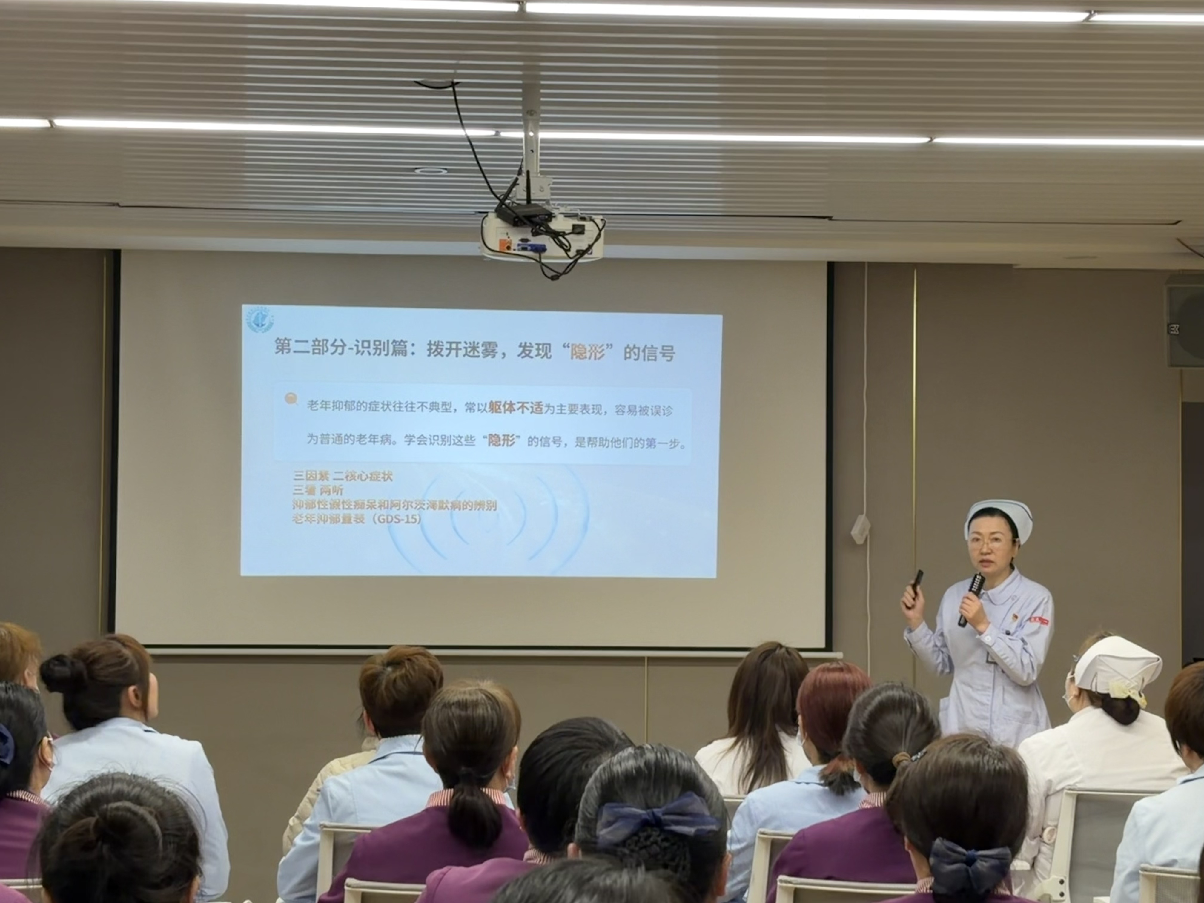 传承雷锋精神 践行医者初心 党旗领航健康 ——福医附一医院多支部赴福州市社会福利院开展雷锋月党员志愿服务活动