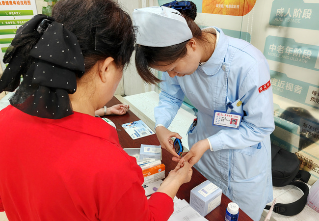 科普同襄行 智启健康路
——福建医科大学附属第一医院义诊科普进社区守护老年健康