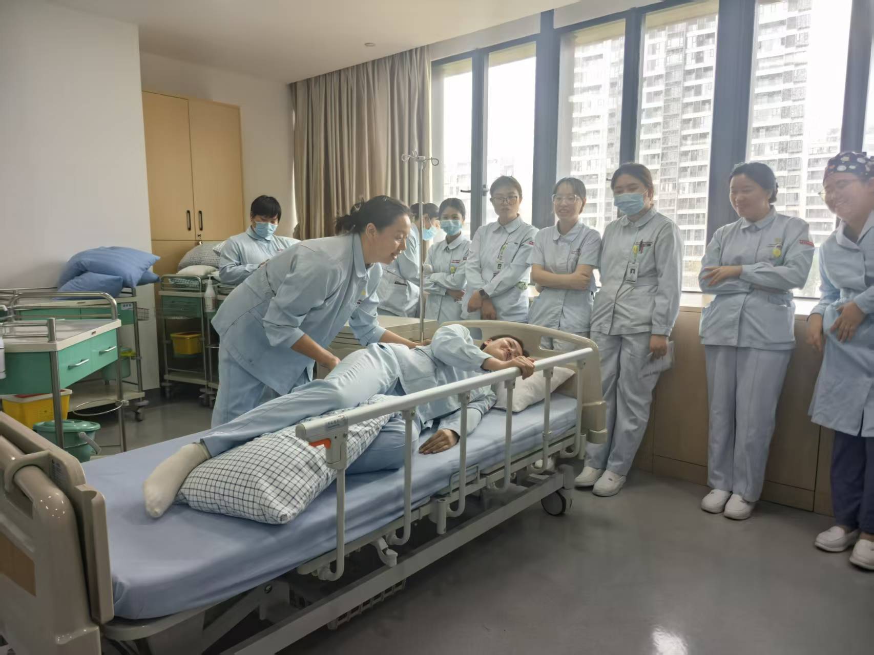 规范体位管理 守护康复每一步 华山附一医院护理部举办良肢位摆放及髋关节置换术后体位管理专项工作坊 规范体位管理 守护康复每一步 华山附一医院护理部举办良肢位摆放及髋关节置换术后体位管理专项工作坊