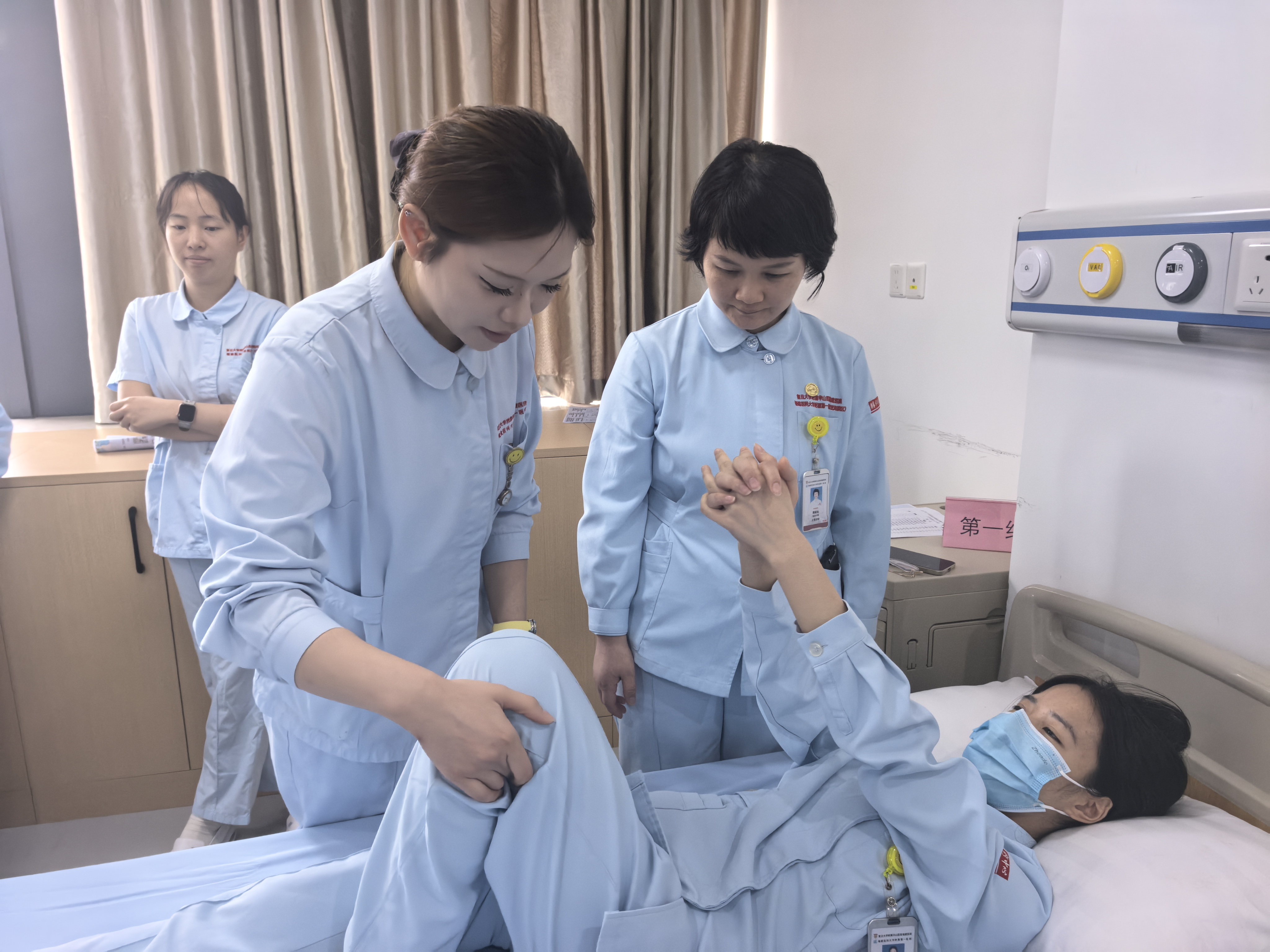 规范体位管理 守护康复每一步 华山附一医院护理部举办良肢位摆放及髋关节置换术后体位管理专项工作坊 规范体位管理 守护康复每一步 华山附一医院护理部举办良肢位摆放及髋关节置换术后体位管理专项工作坊