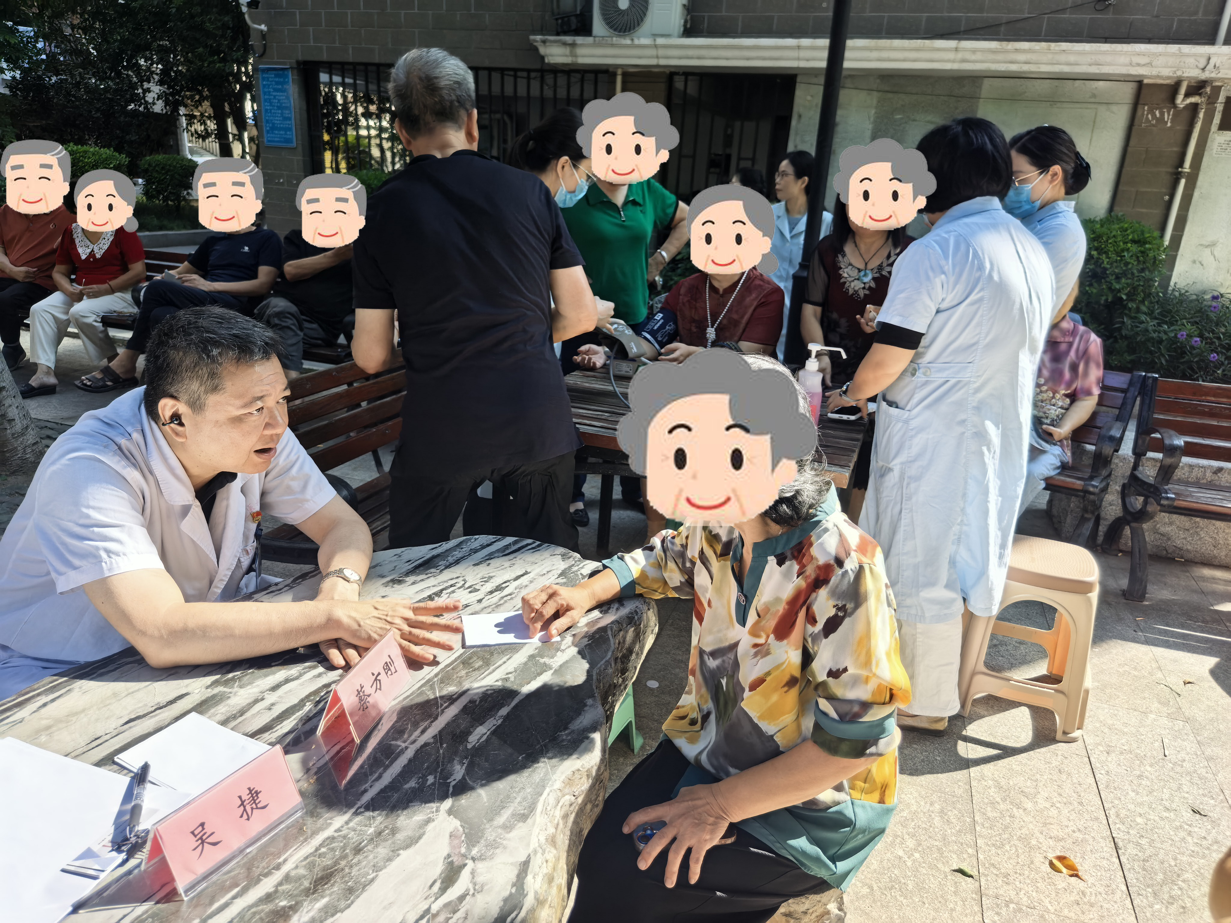 防栓科普暖重阳！福医附一医院血管外科党支部、滨海院区第三党支部联合凤凰社区开展党建共建，送“从头到脚”的护脉健康