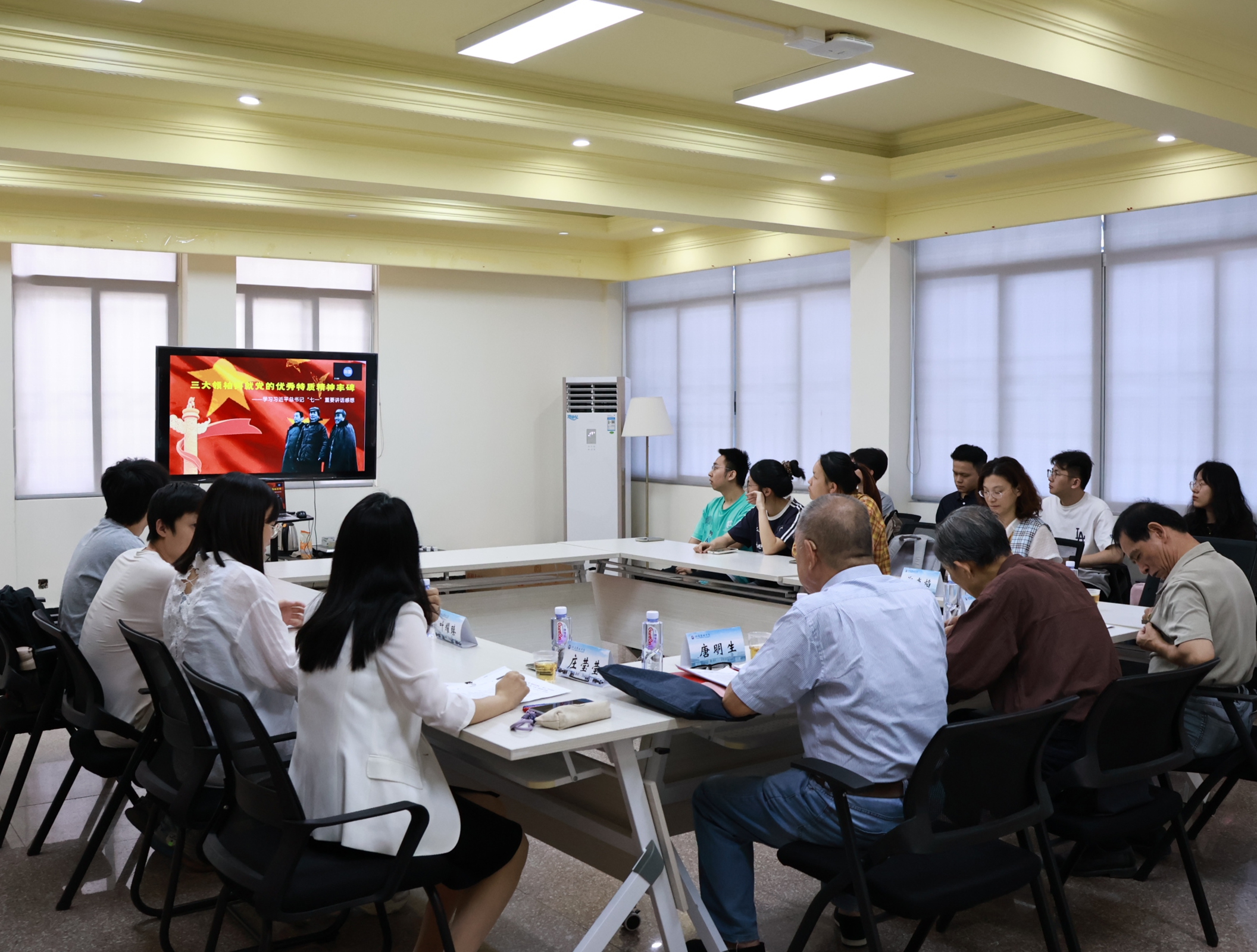 赓续红色血脉 筑牢思想根基——福建医科大学第一临床医学院关工委“五老”思政课走进一站式学生社区