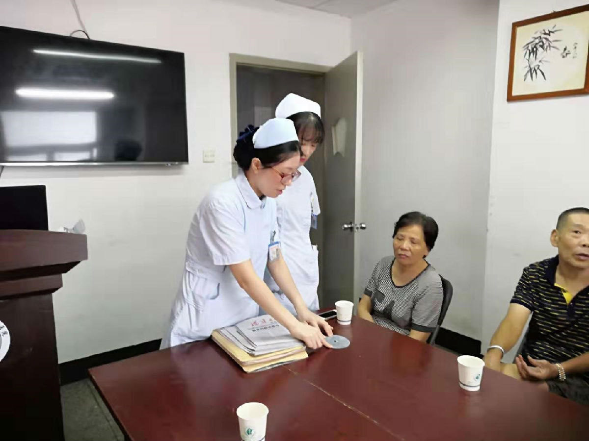 我院泌尿外科开展第三期尿路造口“阳光之家”联谊会 我院泌尿外科开展第三期尿路造口“阳光之家”联谊会