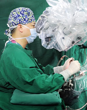 福建医科大学附属第一医院——蛇牌学院　神经外科微创技术培训中心正式成立暨第四届脑动脉瘤“锁孔”微创手术高级培训班利召开