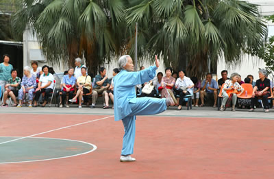 走出来 动起来 乐起来--我院举办庆祝九九重阳节活动纪实 走出来 动起来 乐起来--我院举办庆祝九九重阳节活动纪实