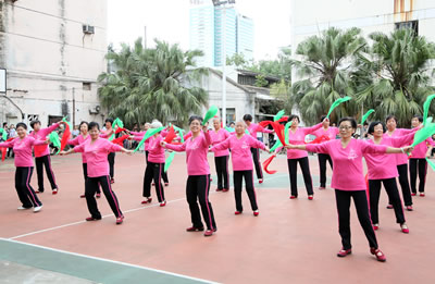 走出来 动起来 乐起来--我院举办庆祝九九重阳节活动纪实 走出来 动起来 乐起来--我院举办庆祝九九重阳节活动纪实