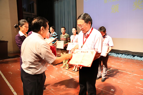 徐国兴教授荣膺“第四届福建省优秀科技工作者奖”及“第六届福建紫金科技创新奖” 徐国兴教授荣膺“第四届福建省优秀科技工作者奖”及“第六届福建紫金科技创新奖”