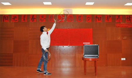 阳光青春志愿心 夕阳温馨护养情--福建医大附一护养中心“爱心加油站”活动纪实 阳光青春志愿心 夕阳温馨护养情--福建医大附一护养中心“爱心加油站”活动纪实