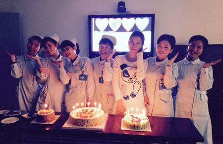 甲状腺乳腺外科举办月度护士集体生日会 甲状腺乳腺外科举办月度护士集体生日会