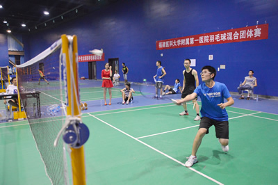 快乐羽球 健康你我——我院举办2015年职工羽毛球混合团体赛 快乐羽球 健康你我——我院举办2015年职工羽毛球混合团体赛