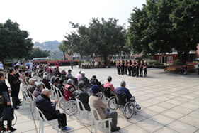 福建医大附一护养中心爱心活动——武警与青年显身手 老年春风乐融融