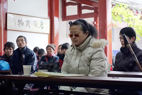 青春雷锋月 爱心助盲行——院团委开展“感恩对话，健康宣讲”关爱盲人志愿者活动