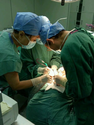 一声枪响弹簧扎入面中 两科协作异物取离眶鼻 一声枪响弹簧扎入面中 两科协作异物取离眶鼻