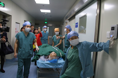 妙手施术创奇迹  期颐老人获新生