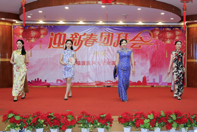 把酒当歌歌盛世 闻鸡起舞舞新春--我院举办2017年新春团拜会 把酒当歌歌盛世 闻鸡起舞舞新春--我院举办2017年新春团拜会