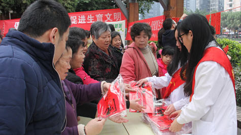 节前送温暖  药箱护健康--院团委开展敬老助残迎新春志愿服务活动