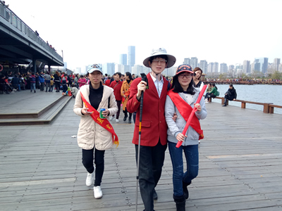 健康咨询在线 花海同游赏春——福医学子开展助盲志愿服务活动 健康咨询在线 花海同游赏春——福医学子开展助盲志愿服务活动