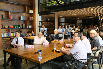 无影灯下的手术刀闪闪发光 显微镜下的病理人默默无闻--《中国病理人的足迹》走进福建 探寻我院两位老病理人的一生 无影灯下的手术刀闪闪发光 显微镜下的病理人默默无闻--《中国病理人的足迹》走进福建 探寻我院两位老病理人的一生