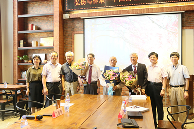 无影灯下的手术刀闪闪发光 显微镜下的病理人默默无闻--《中国病理人的足迹》走进福建 探寻我院两位老病理人的一生 无影灯下的手术刀闪闪发光 显微镜下的病理人默默无闻--《中国病理人的足迹》走进福建 探寻我院两位老病理人的一生