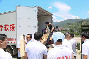 三伏酷暑战高温 应急救援练“强兵”--我院省级紧急医学救援三队开展自然灾害应急救援演练 三伏酷暑战高温 应急救援练“强兵”--我院省级紧急医学救援三队开展自然灾害应急救援演练