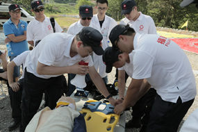 三伏酷暑战高温 应急救援练“强兵”--我院省级紧急医学救援三队开展自然灾害应急救援演练 三伏酷暑战高温 应急救援练“强兵”--我院省级紧急医学救援三队开展自然灾害应急救援演练
