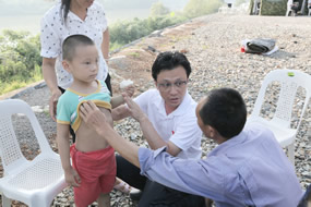 三伏酷暑战高温 应急救援练“强兵”--我院省级紧急医学救援三队开展自然灾害应急救援演练 三伏酷暑战高温 应急救援练“强兵”--我院省级紧急医学救援三队开展自然灾害应急救援演练