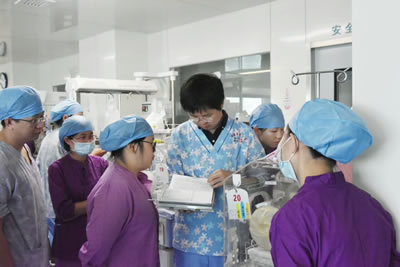 名医指引  新生儿科开启新篇章--北京大学第一医院冯琪教授、复旦大学附属儿科医院王来栓教授莅临我院指导新生儿科临床及科研工作