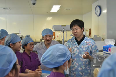 名医指引  新生儿科开启新篇章--北京大学第一医院冯琪教授、复旦大学附属儿科医院王来栓教授莅临我院指导新生儿科临床及科研工作