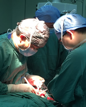 我院成功开展福建省首例颈动脉侵犯的喉恶性肿瘤动脉重建术 我院成功开展福建省首例颈动脉侵犯的喉恶性肿瘤动脉重建术