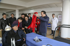 春节慰问暖人心  护养院内显温情——李德金副省长一行莅临护养中心慰问长者