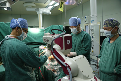 福建首台、全国第六台ROSA机器人落户附一医院,已成功连续开展手术 福建首台、全国第六台ROSA机器人落户附一医院,已成功连续开展手术