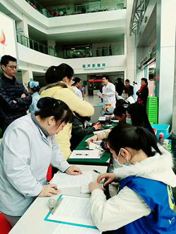 暖冬献血,附一“蓝马甲”在行动! 暖冬献血,附一“蓝马甲”在行动!