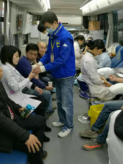 暖冬献血,附一“蓝马甲”在行动! 暖冬献血,附一“蓝马甲”在行动!