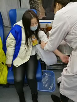 暖冬献血,附一“蓝马甲”在行动! 暖冬献血,附一“蓝马甲”在行动!