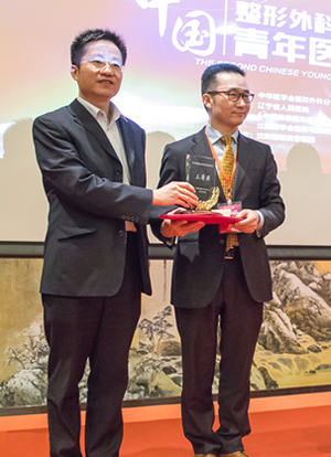 王美水主任医师关于小耳症耳再造的研究再获殊荣