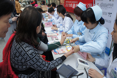 义诊先行强宣传 高危筛查广惠民——我院开展脑卒中高危人群筛查宣传义诊活动