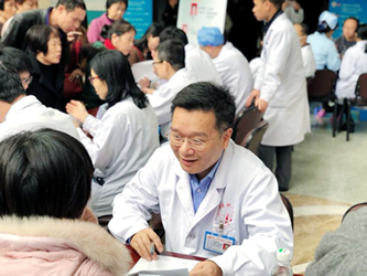 改善医疗服务  关爱女性乳腺健康——我院举办国际劳动妇女节关爱女性乳腺健康大型义诊活动