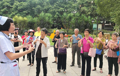 内科第一党支部开展“群众路线教育活动健康行”义诊活动