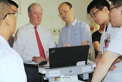 美国知名关节外科专家William Griffin教授访问我院 美国知名关节外科专家William Griffin教授访问我院