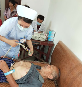 『致敬医师节』我院六个党支部联合开展送服务下基层党建活动