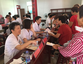 『致敬医师节』我院六个党支部联合开展送服务下基层党建活动