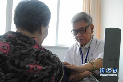 『致敬医师节』新华网‖【福建名医】心血管病专家吴可贵：医者父母心