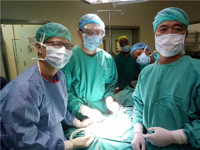 『援非事迹』非洲新生儿患上罕见病,福建援博医生勇“拆弹” 『援非事迹』非洲新生儿患上罕见病,福建援博医生勇“拆弹”