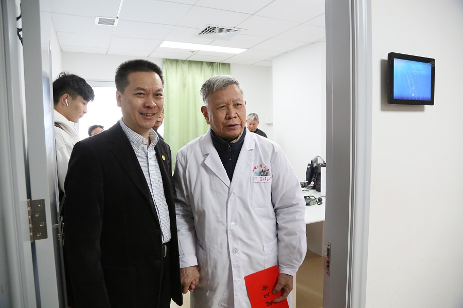 『附一风貌』节前慰问送祝福  深情关怀暖人心