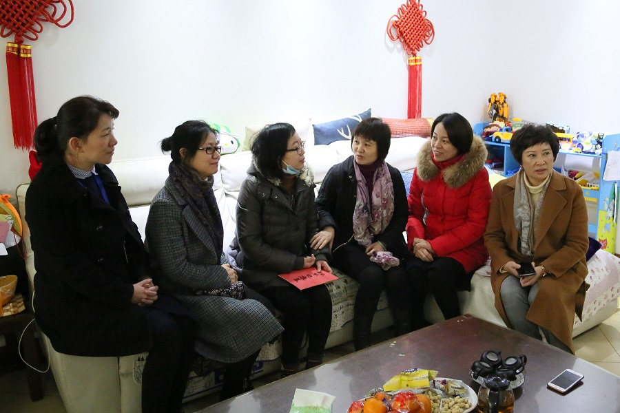 『附一风貌』节前慰问送祝福  深情关怀暖人心