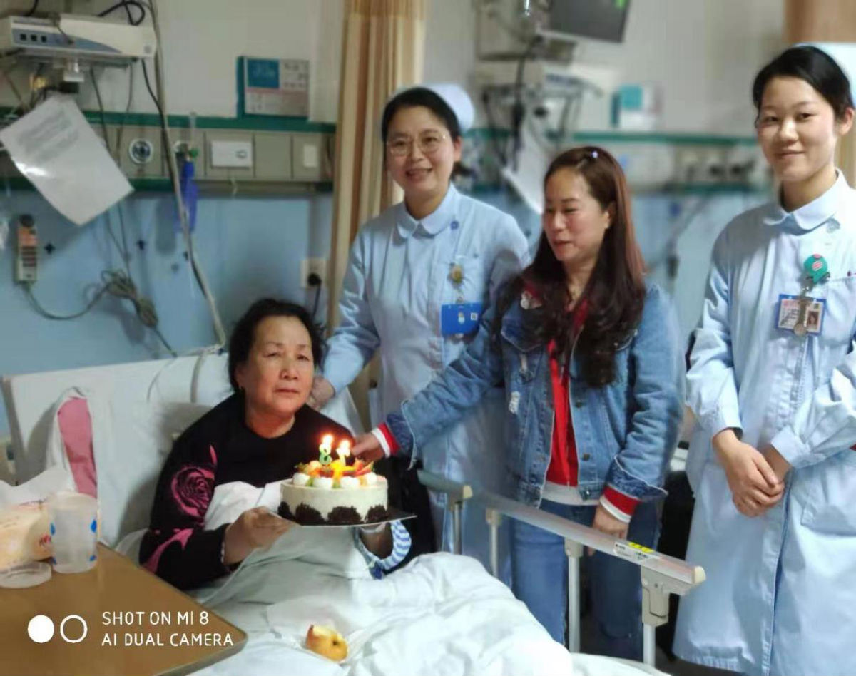 病房里也有感动 医患亲如一家人 ——我院心内科医护人员为患者庆祝生日 病房里也有感动 医患亲如一家人 ——我院心内科医护人员为患者庆祝生日
