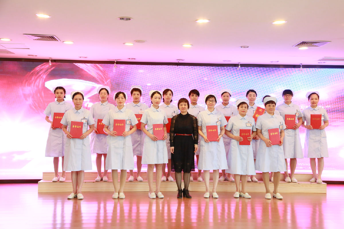 最美白衣天使  ——我院召开2019年国际护士节表彰大会