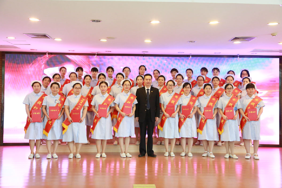 最美白衣天使  ——我院召开2019年国际护士节表彰大会